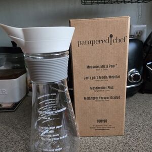 Pampered Chef - measure, mix and pour